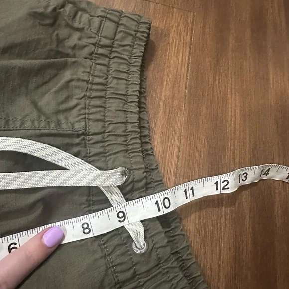 Vuori Women's Ripstop Pants Raw Hem Army Green Size small VW450 - Picture 9 of 10